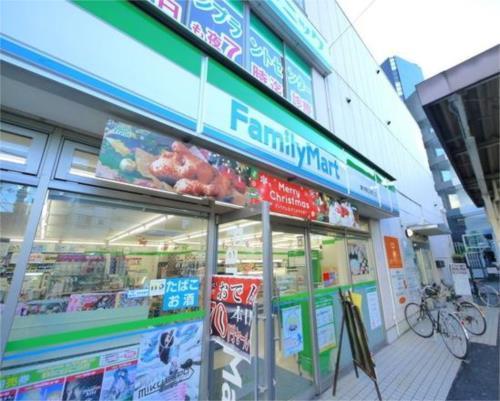 【周辺】ファミリーマート 東中野駅東口店（378m）