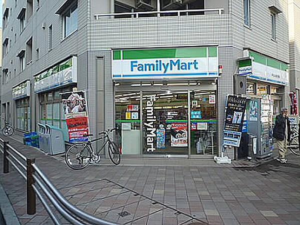【周辺】ファミリーマート芦花公園駅北店（210m）