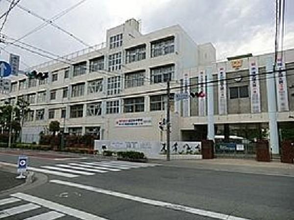 【周辺】川口市立青木中学校（898m）