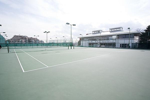 【周辺】本羽田公園テニスコート 959m