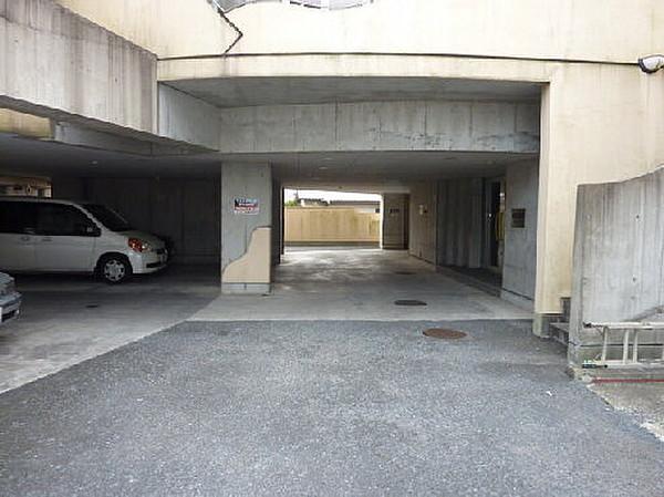 【外観】屋根付き駐車場