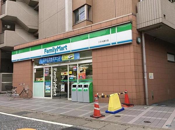 【周辺】ファミリーマート二子大通り店 127m