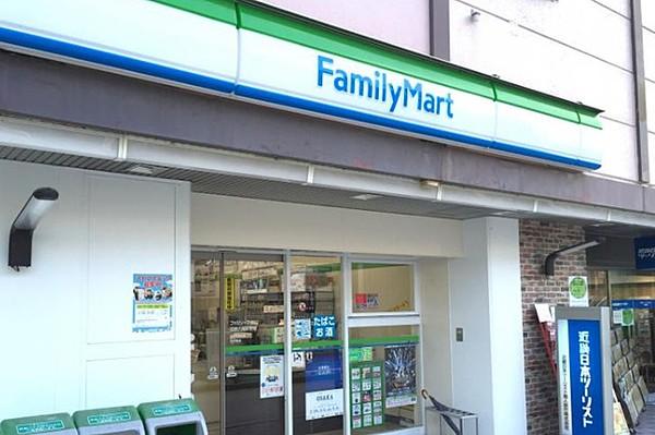 【周辺】ファミリーマート近鉄八尾駅前店 267m