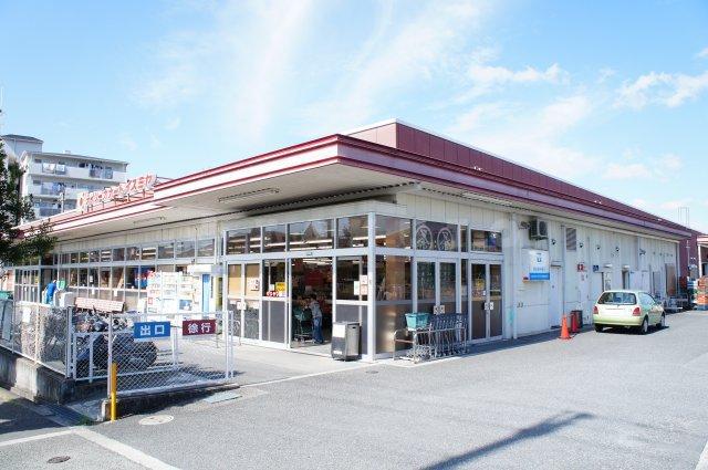 【周辺】スーパー「デイリーカナートイズミヤ上新田店」日々の買い物にご利用いただけます。