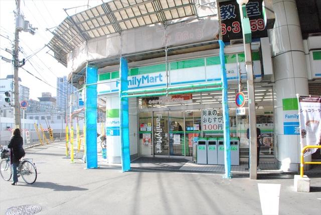 【周辺】スーパー「ライフ十三東店」1階食料品売り場は夜24時まで営業