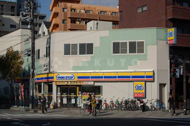 【周辺】コンビニ「ミニストップ東中島店  」自社ソフトクリームが自慢のコンビニ