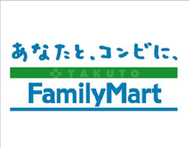 【周辺】コンビニ「ファミリーマート阪急南方駅前店」