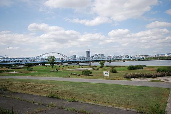 【周辺】公園「淀川河川敷」バーベキューやランニングなどが出来ます