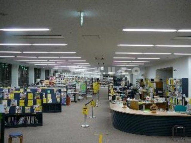 【周辺】図書館「豊中市立千里図書館」