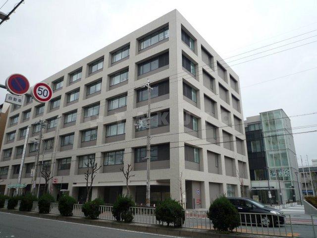 【周辺】役所「大阪市淀川区役所」淀川区役所。区役所内には市民プールもあります。