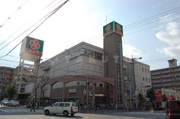 【周辺】スーパー「ライフ新大阪店」食品売場は毎日24時まで営業。