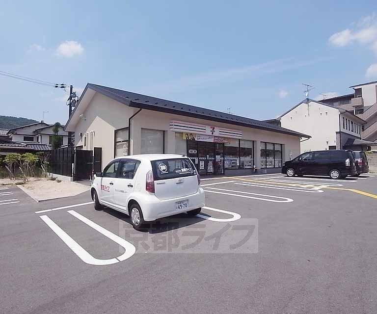 【周辺】ローソン岩倉忠在地町店まで600m 広々と停めやすい駐車場あります。