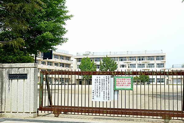 【周辺】八幡小学校まで徒歩約10分(798ｍ)