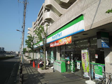 【周辺】ファミリーマート 唐木田駅前店（449m）