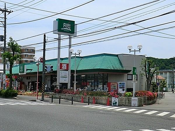 【周辺】ＦＵＪＩスーパー 稲田堤店 640m