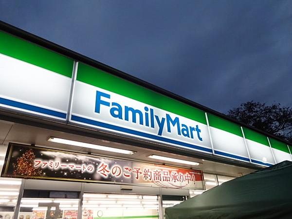 【周辺】ファミリーマート調布緑ヶ丘店（158m）