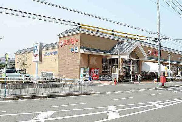 【周辺】スーパー「スーパーマツモト桂東店」22時まで営業しているスーパーです。日々のお買い物に便利です。