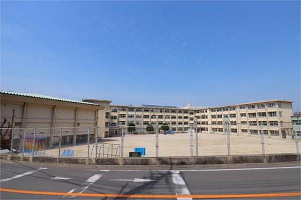 【周辺】福岡市立西高宮小学校（388m）