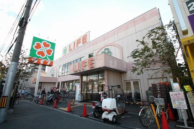 【周辺】スーパー「ライフ西七条店」9:30から22:00まで営業のスーパー