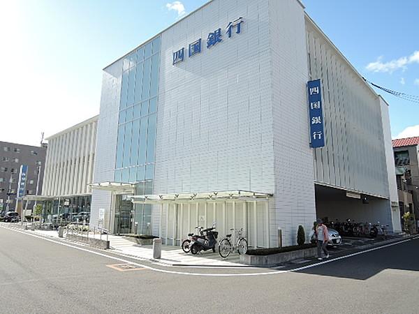 【周辺】四国銀行よさこい咲都支店 826m