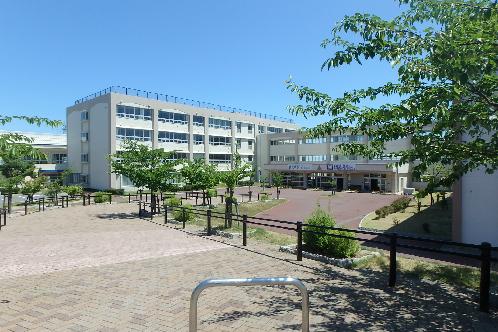 【周辺】新潟市立藤見中学校（926m）