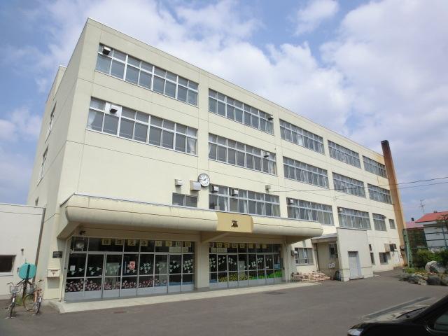 【周辺】札幌市立西園小学校 263m