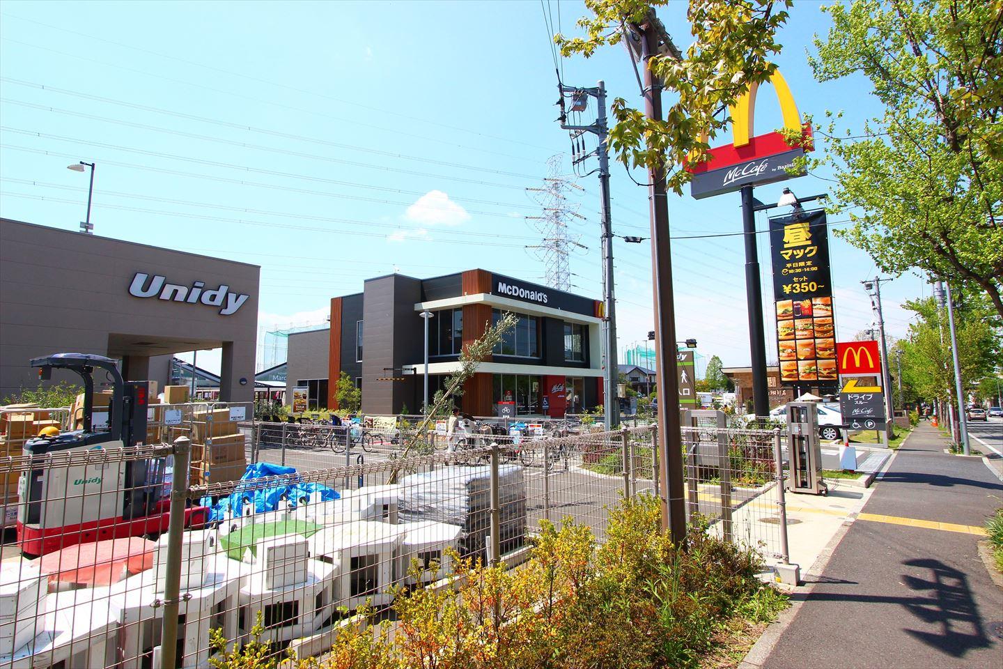 【周辺】ショッピングセンター 400m あざみ野ガーデンズ ホームセンター等も備わっています人気のショッピングセンターです。 
