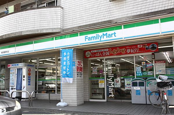 【周辺】周辺環境:コンビニ 350m ファミリーマート　稲田堤駅前店  