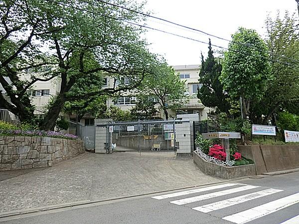 【周辺】周辺環境:中学校 900m 生田中学校  