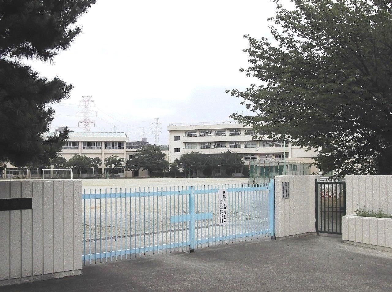 【周辺】周辺環境:中学校 800m 南成瀬中学校  
