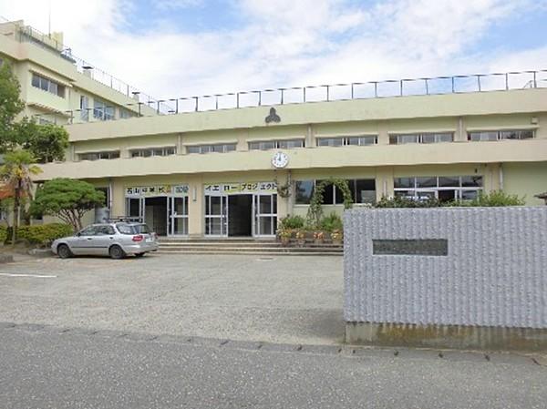【周辺】新潟市立石山中学校 934m