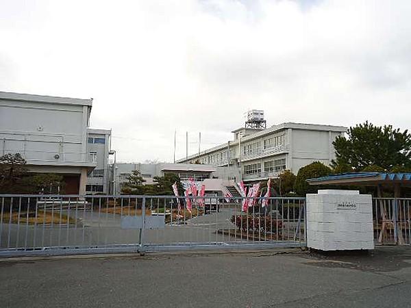 【周辺】掛川市立西中学校（330m）