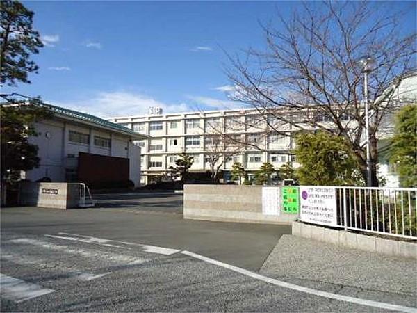 【周辺】静岡県立掛川西高校（641m）