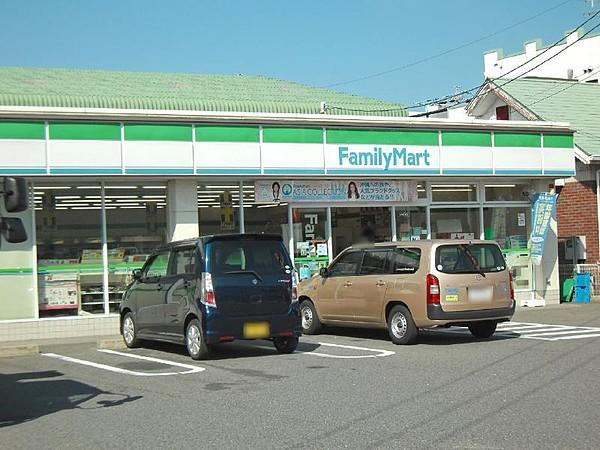 【周辺】ファミリーマート 北名古屋片場店・・・570m