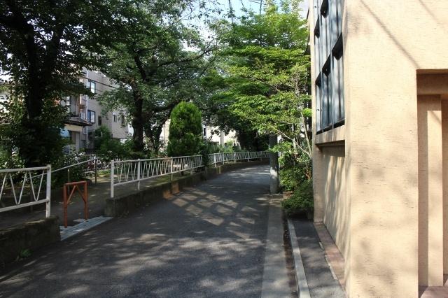 【外観】緑豊かな閑静な住宅街