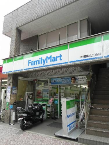 【周辺】ファミリーマート 中徳烏丸二条店（526m）