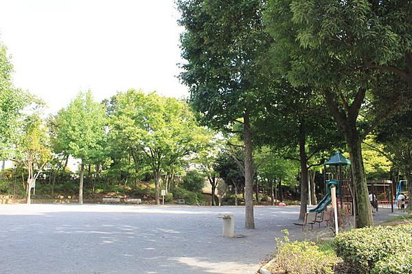 【周辺】見花山かりん公園 270m