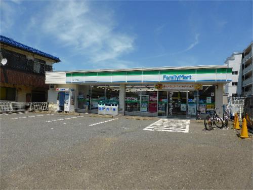 【周辺】ファミリーマート 東所沢駅前店（1077m）