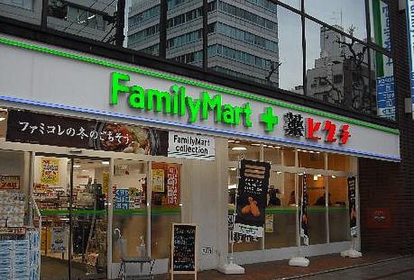 【周辺】ファミリーマート 薬ヒグチ中野新橋駅前店（119m）