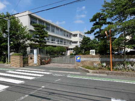 【周辺】浜松市立蜆塚中学校（564m）