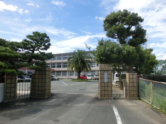 【周辺】浜松市立八幡中学校（547m）