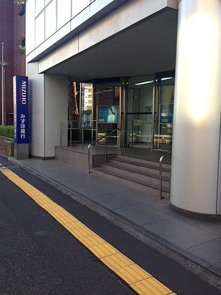 【周辺】銀行みずほ銀行　中目黒駅前出張所(ATM)まで135ｍ