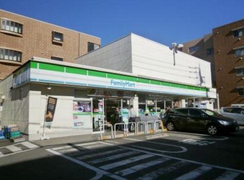 【周辺】ファミリーマート 世田谷二丁目店（250m）