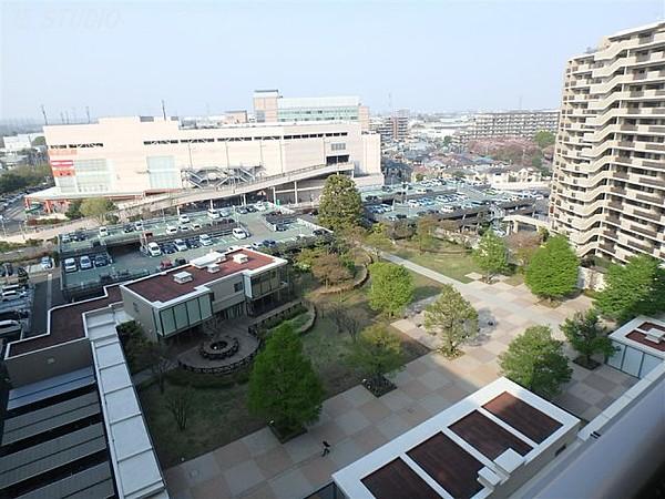 【外観】11階からのマンション内眺望 昭島市内で最大個数を誇る527戸のビッグコミニティマンションです。