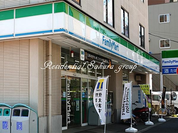【周辺】ファミリーマート新横浜店（1045m）