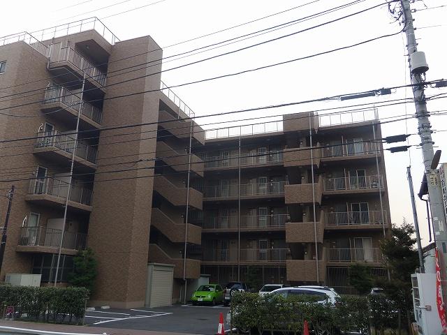 【外観】「川崎駅・ラゾーナ側のマンションです。」