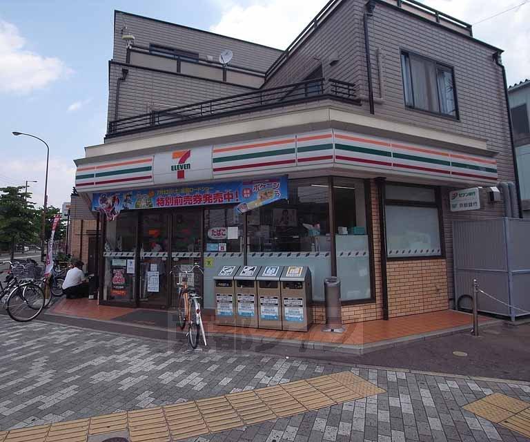 【周辺】セブンイレブン京都千本三条店まで298m 二条駅の南に位置します。