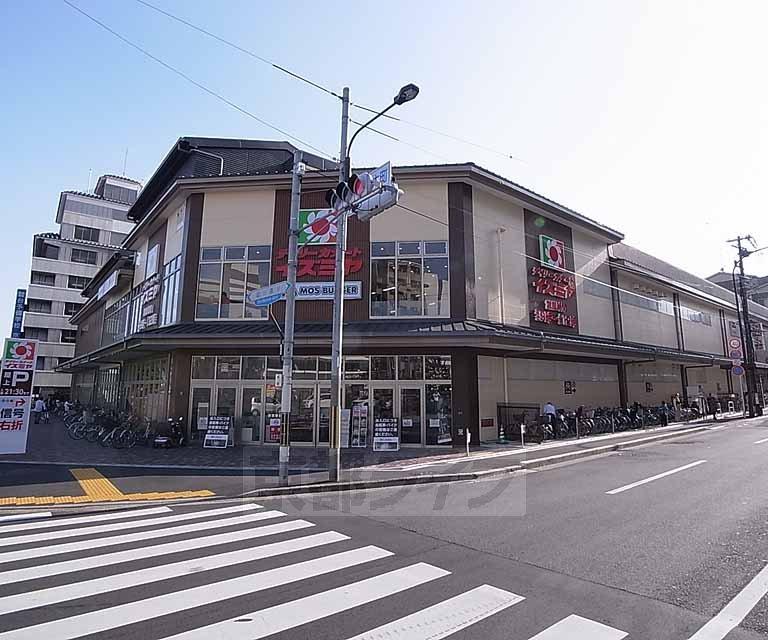 【周辺】イズミヤ　堀川丸太町店まで197m 買い物便利なスーパーです