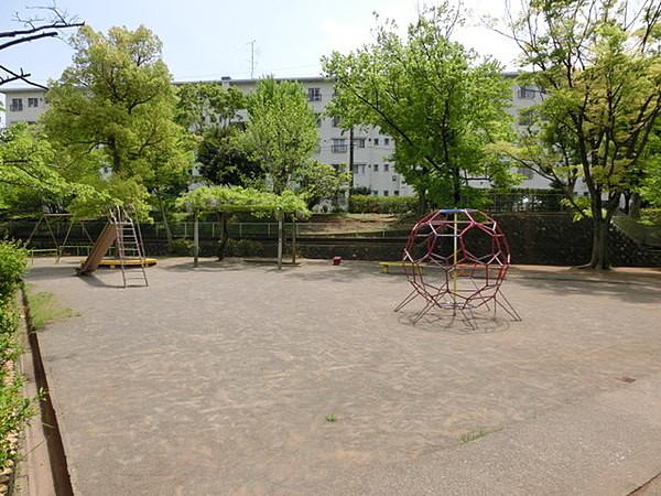 【周辺】たまプラーザ団地敷地内公園