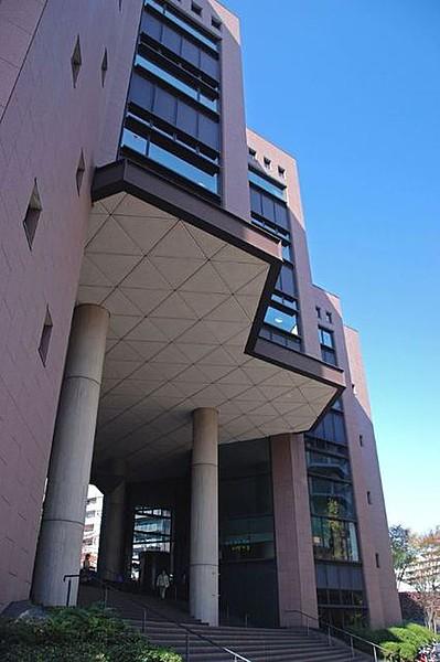 【周辺】横浜中央図書館 270m